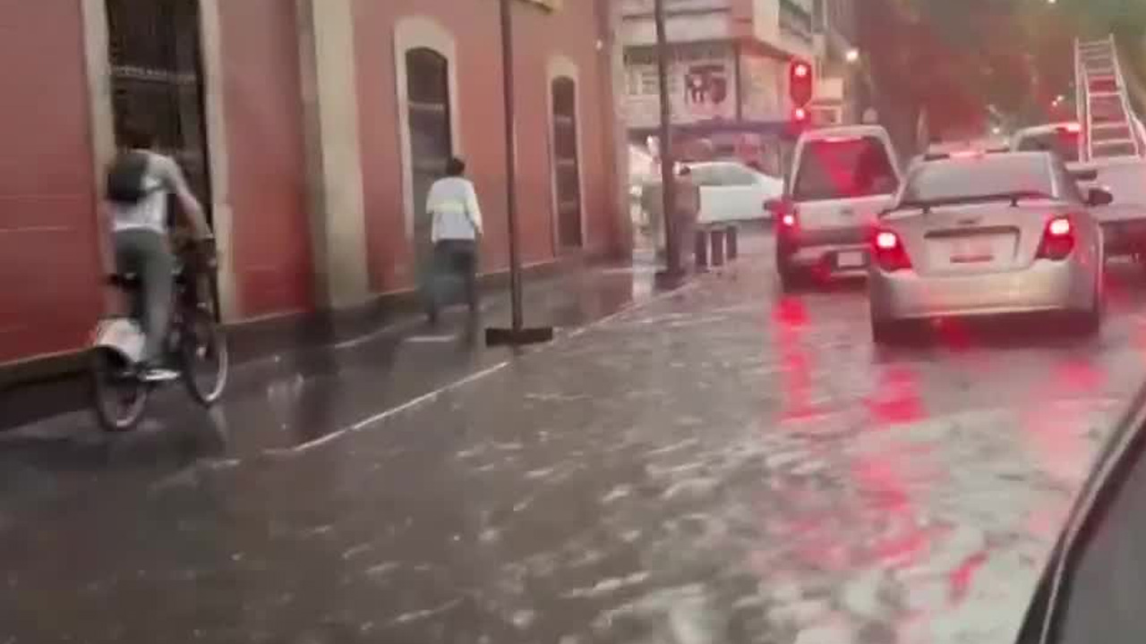 Por segundo día consecutivo se registraron fuertes lluvias en el Valle de México, generando afectaciones.