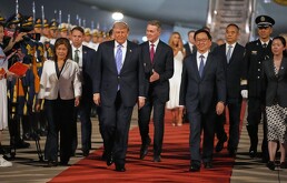 Donald Trump llega a China para una cumbre histórica con Xi Jinping. Acuerdos comerciales, la tensión por Taiwán y la propuesta de un nuevo pacto nuclear