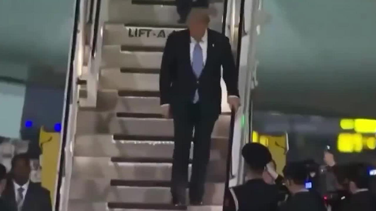 Las autoridades chinas ofrecieron a Trump una bienvenida llena de pompa, literalmente desplegando la alfombra roja para él.