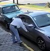 Un hombre rayó el auto de una estudiante de la BUAP, debido a que la joven se estacionó frente a su negocio.