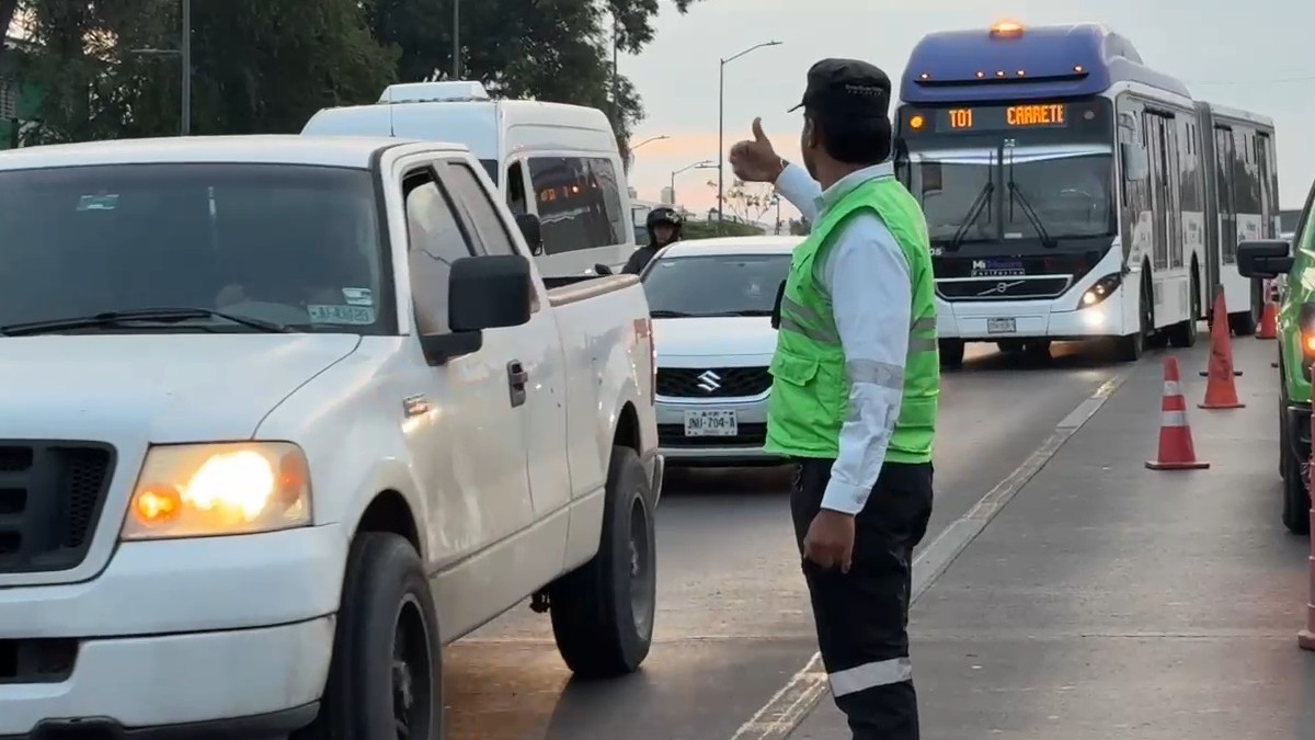 fuerte carga vehicular en la zona de Puerta de Hierro por un accidente ocasionado por un conductor que iba a exceso de velocidad