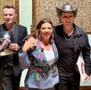 Clara Brugada con la banda U2