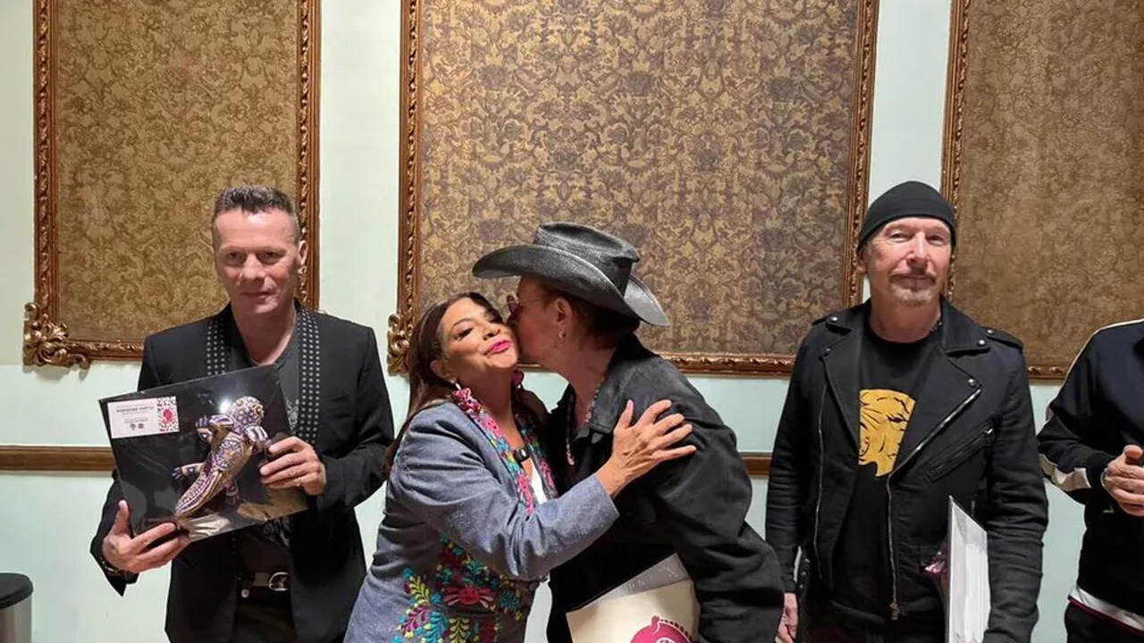 U2 visitó a Clara Brugada durante la grabación de un videoclip en CdMx.