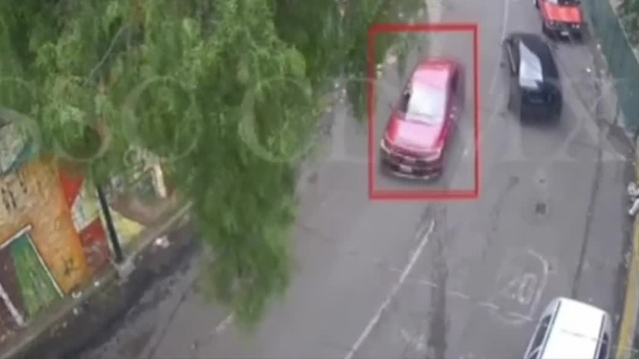 Cinco presuntos asaltantes fueron detenidos en la alcaldía Álvaro Obregón tras robar a un automovilista.