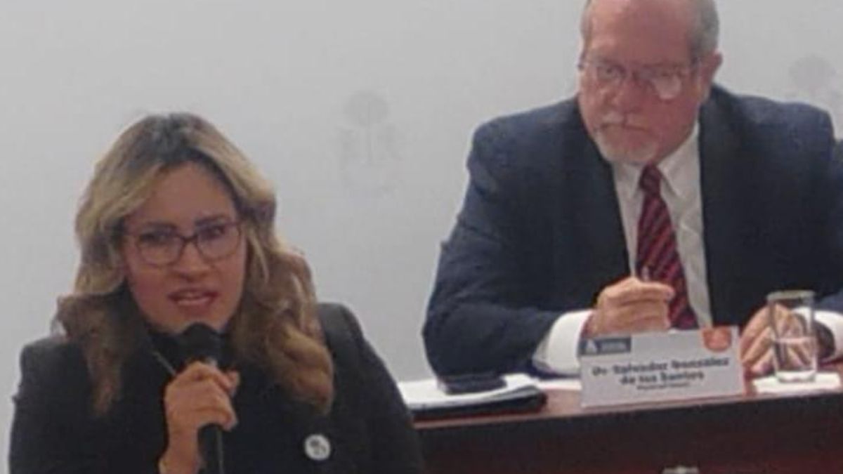 Elizabeth Canales y Salvador González de los Santos de la Fiscalía de Jalisco