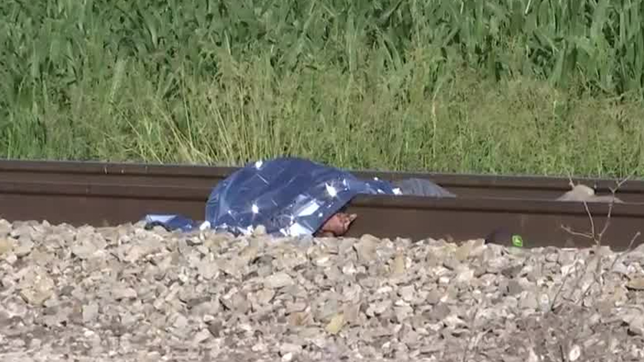 Una mañana trágica se vivió en la Comarca Lagunera tras confirmarse la muerte de un joven de 24 años, quien fue localizado sin vida sobre las vías del tren.