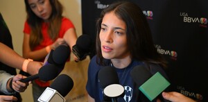 Paola Manrique en la conferencia de prensa de la final de Rayadas vs América