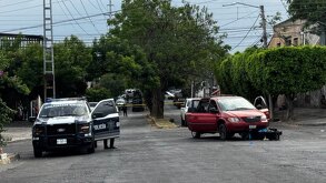Un joven de 28 años murió baleado en la colonia San Joaquín de Guadalajara al intentar detener a los asaltantes de una carnicería. C5 analiza videos.