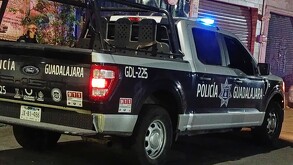 Una mujer de 78 años fue encontrada muerta en Colinas de la Normal. La Fiscalía de Jalisco investiga feminicidio y detuvo a su hijo; quien estaba en la escena.