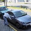 Un hombre rayó el auto de una estudiante de la BUAP, debido a que la joven se estacionó frente a su negocio.