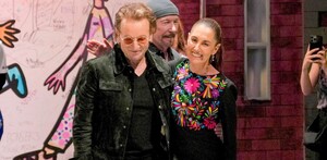 Claudia Sheinbaum con Bono de U2