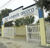 Autoridades investigan la riña entre alumnas en Saltillo mientras expertos explican posibles sanciones legales.