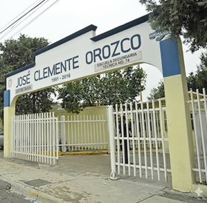 Autoridades investigan la riña entre alumnas en Saltillo mientras expertos explican posibles sanciones legales.