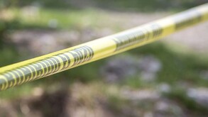 Cinta amarilla de prohibido el paso en color amarillo