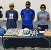 Tres presuntos generadores de violencia fueron detenidos con más de 100 dosis de droga en la colonia Fomerrey 114, en Monterrey.