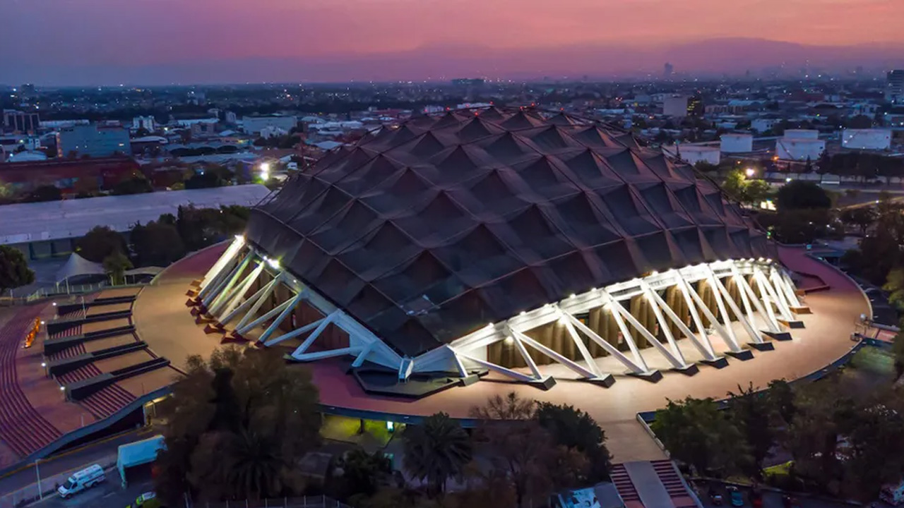 Una mujer resultó lesionada tras caer de las gradas al finalizar el concierto de J Balvin en el Palacio de los Deportes.