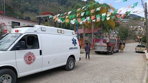 Dos adultos mayores resultaron lesionados tras un accidente con pirotecnia en las fiestas patronales de la comunidad de Neblinas, en el municipio de Landa de Ma