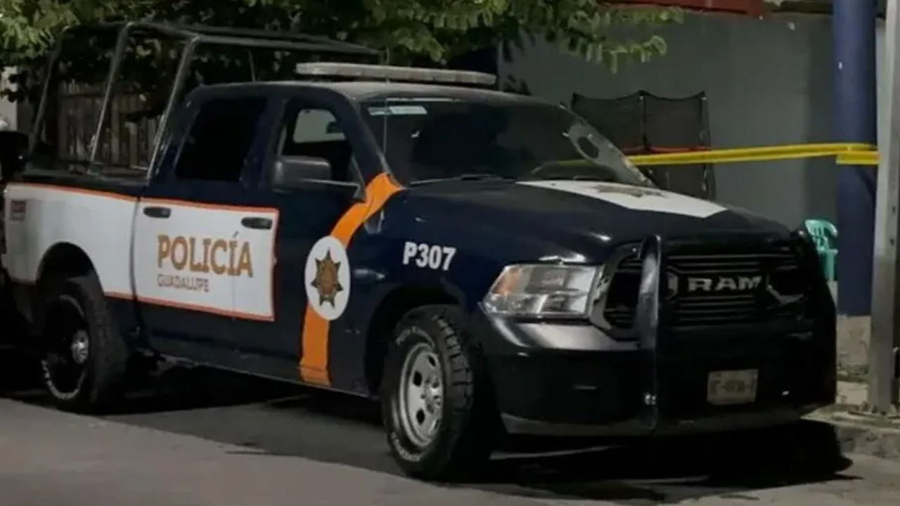 Un policía activo de Guadalupe fue notificado de una orden de aprehensión por presuntamente asesinar a un joven de 29 años.