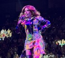 La regiomontana tuvo distintos cambios de escenario en el evento que combinaron con su irreverencia y locura