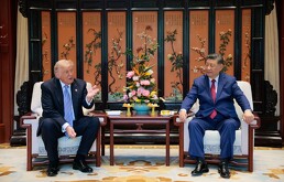 El presidente de China, Xi Jinping (derecha), y el estadounidense, Donald Trump, se reúnen durante la visita de Trump a Zhongnanhai, en Beijing, China