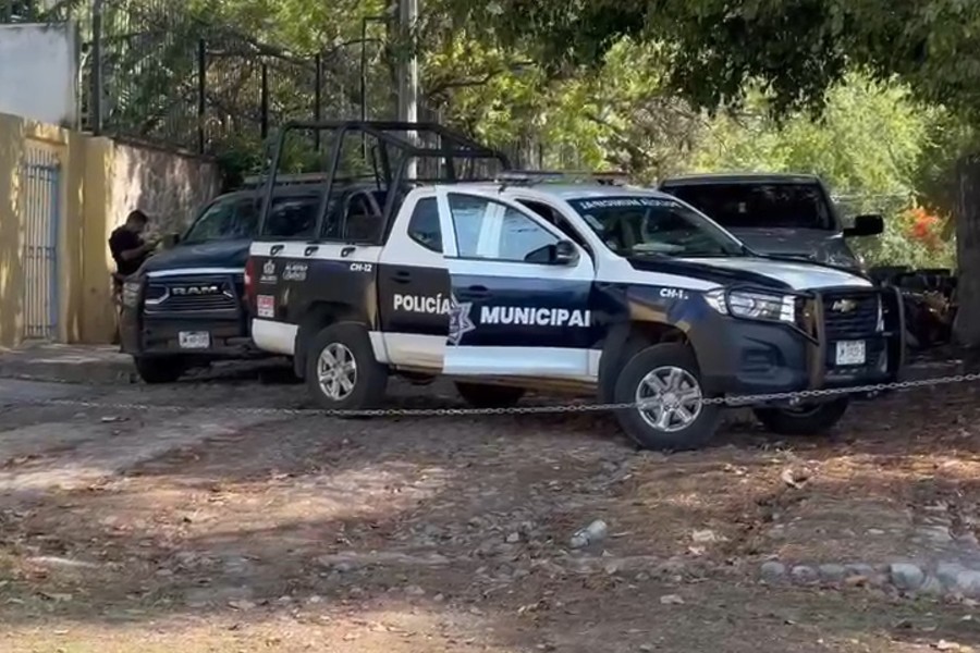 Patrulla de la Policía Municipal de Chapala a la orilla del Lago de Chapala