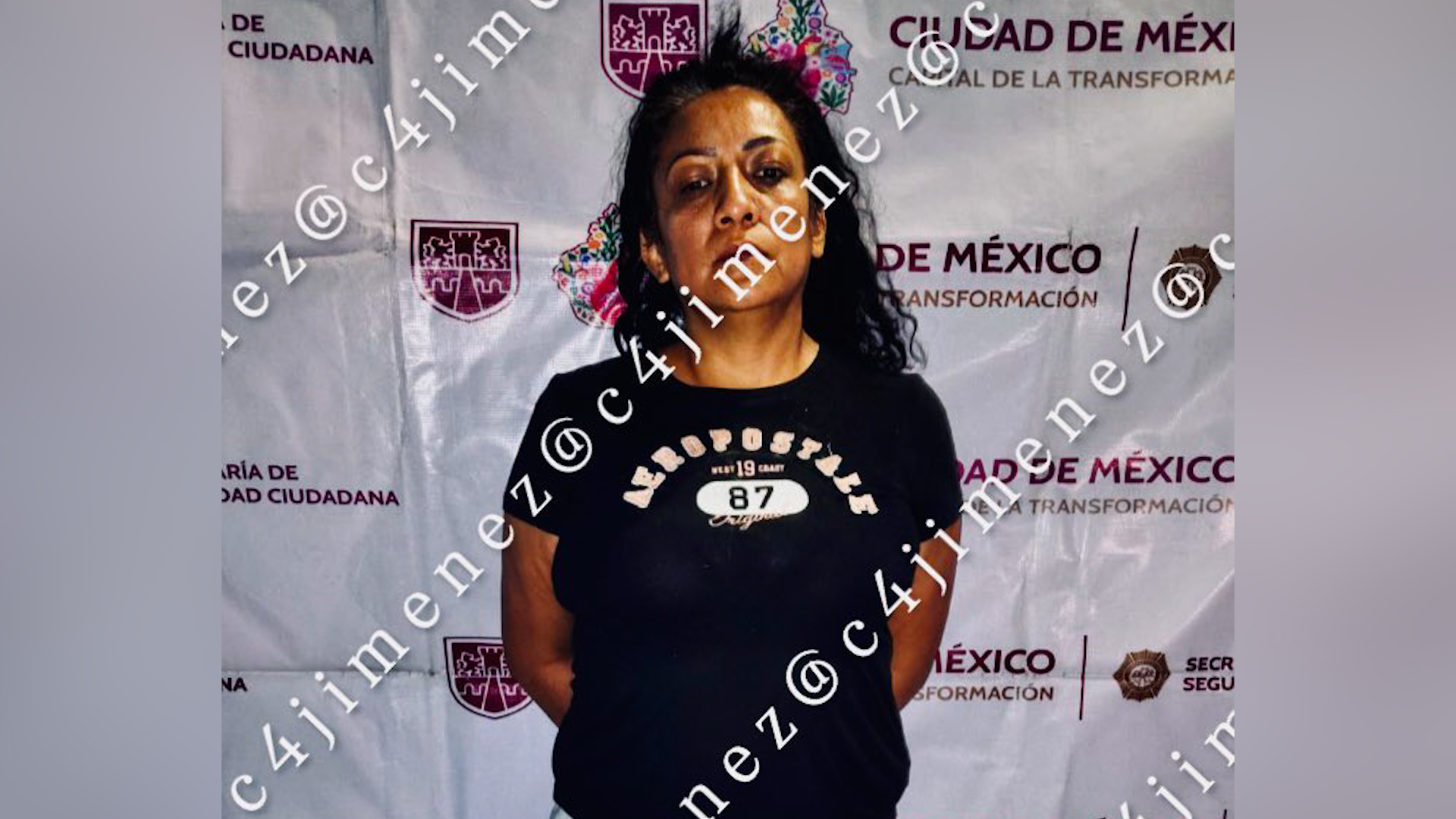 Policías de la SSC detuvieron a una mujer con un arma de fuego, cartuchos útiles y más de 100 dosis de marihuana y cristal en la Venustiano Carranza.