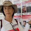 Madre buscadora de Jalisco, María Concepción Belmontes Carmona colocando fichas de búsqueda de su hijo desparecido.