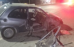 Automóvil en carretera Torreón-San Pedro destruido en choque