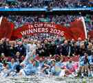Festejos de campeón por parte de los jugadores del Manchester City al ganar la FA Cup 2026 ante Chelsea.