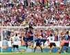 Chivas disputando un partido frente al Atlas
