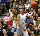 Delicia Washington durante la final de zona de Fuerza Regia Femenil.
