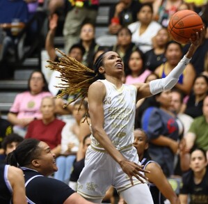 Delicia Washington durante la final de zona de Fuerza Regia Femenil.
