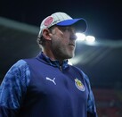 Entrenador argentino Gabriel Milito con el uniforme de las Chivas del Guadalajara en el estadio Akron