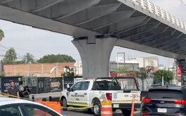 Avenida y camioneta d etránsito