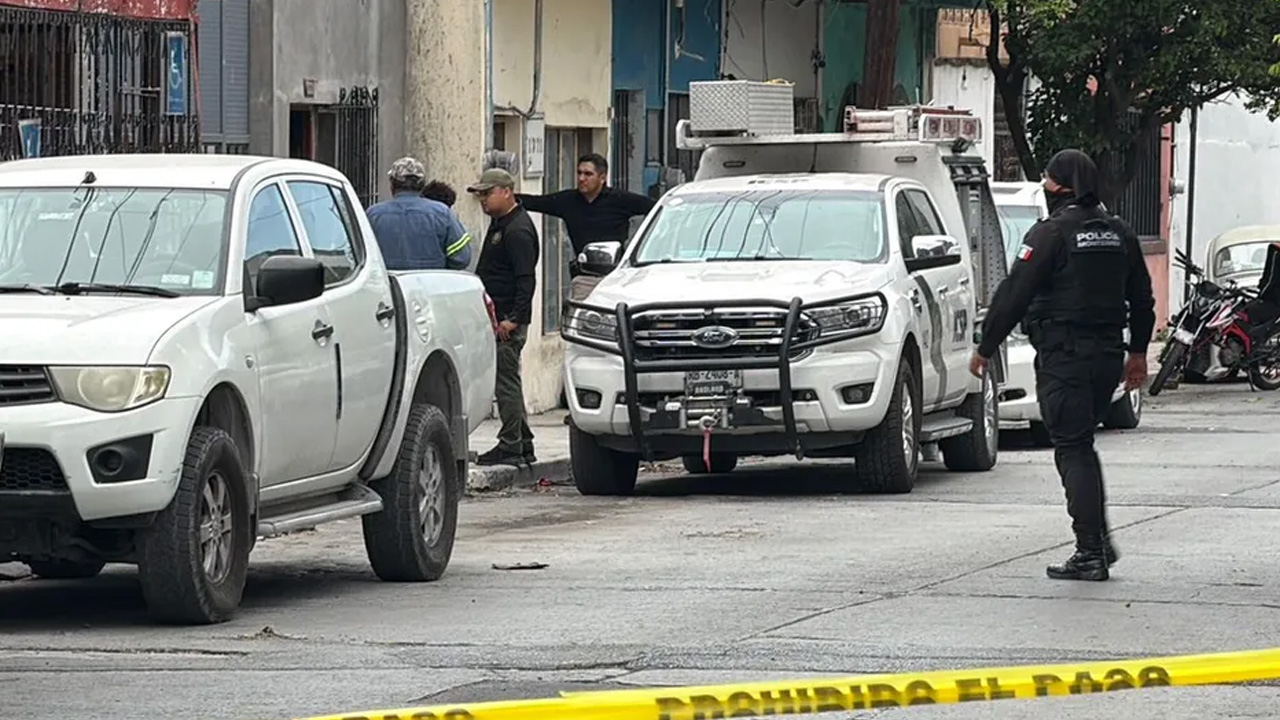 Una osamenta semi enterrada fue localizada en la colonia Industrial de Monterrey.