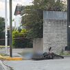 Un joven motociclista perdió la vida tras estrellarse contra un poste de CFE