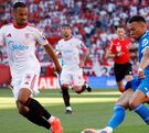 Djibril Sow haciendo la marca defensiva ante Kylian Mbappé en el partido Sevilla vs Real Madrid de la jornada 37 en LaLiga.
