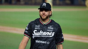 Jugador de Sultanes de Monterrey en un partido de la LMB 2026.