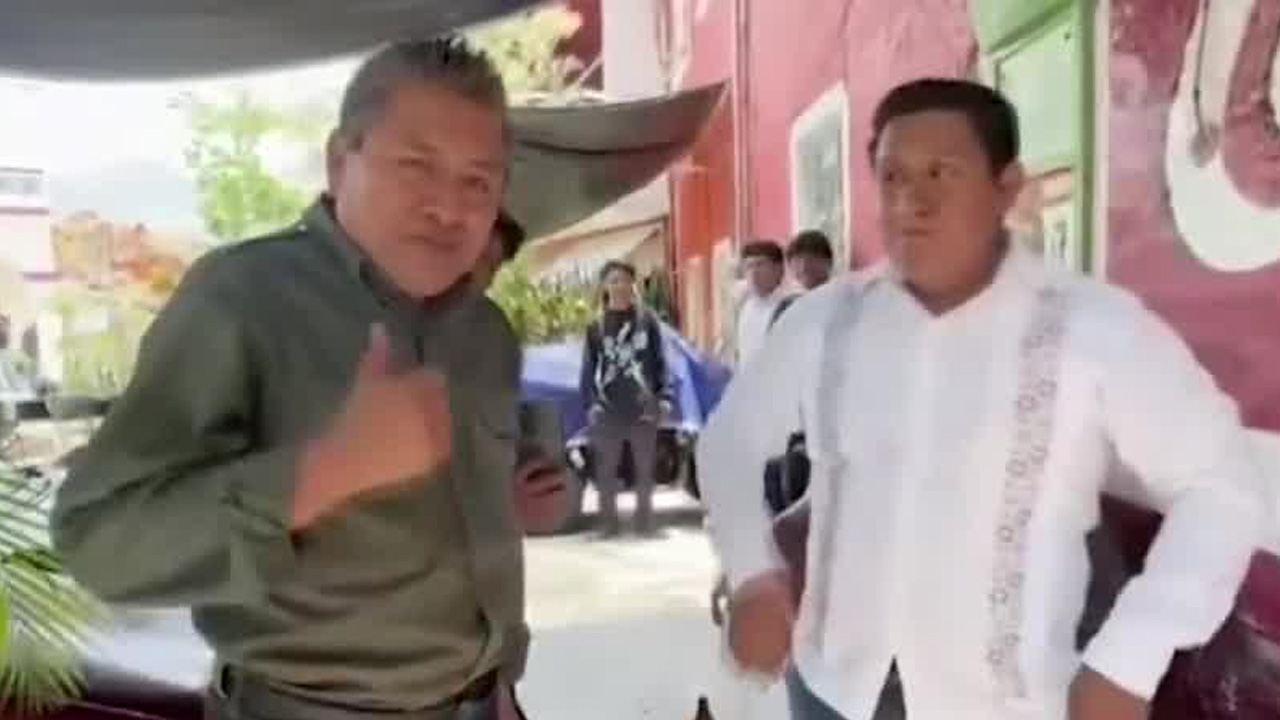 El alcalde de Tlapa, Gilberto Solano Arreaga, generó polémica tras publicar un video consumiendo bebidas alcohólicas en vía pública.
