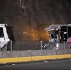 Un fatal choque múltiple entre dos autobuses, un Torton y un auto compacto en el entronque a Tequila dejó un saldo de dos fallecidos y decenas de lesionados.
