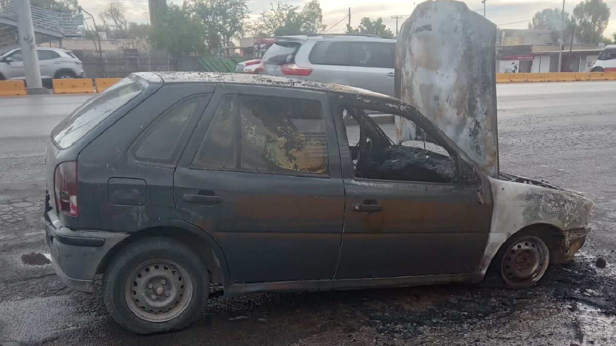 Automóvil incendiado