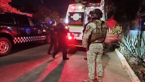 Una discusión económica familiar terminó en violencia en Guadalajara. Un hombre fue hospitalizado en estado grave tras recibir dos puñaladas en la espalda.