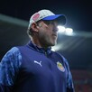 Entrenador argentino Gabriel Milito con el uniforme de las Chivas del Guadalajara en el estadio Akron