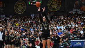 Jugadoras de Fuerza Regia Femenil durante el partido ante Adelitas.