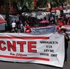 Maestros de la CNTE marchando en la Ciudad de México.