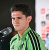 Israel Reyes hablando con los medios en la concentración de la Selección Mexicana.