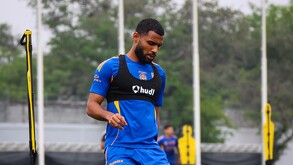 Joaquim Pereira enterando con Tigres.