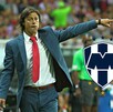 Matías Almeyda dirigiendo un partido con Chivas