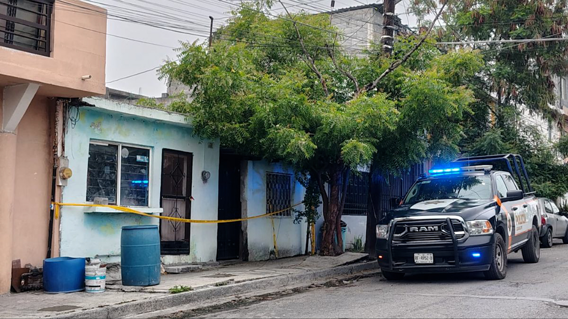 Una mujer fue detenida en Guadalupe tras asesinar a su esposo con un cuchillo durante una discusión. Servicios Periciales ya investigan el crimen.