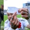 Neymar Jr enfurecido tras salir de cambio por error en la Liga de Brasil.